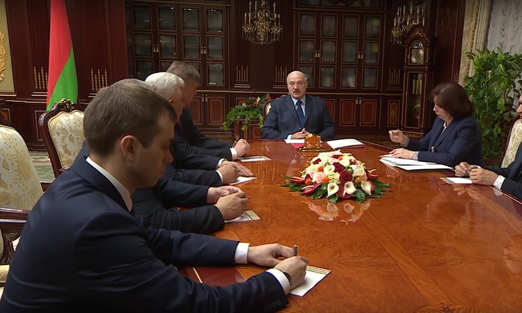 Лукашенко поручил очень серьезно готовиться к уборочной с учетом потерь от засухи